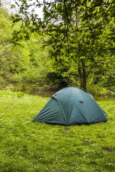 Namiot turystyczny zielony — Zdjęcie stockowe