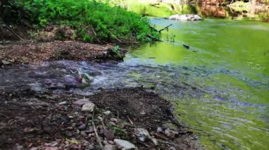 küçük hızlı Nehri