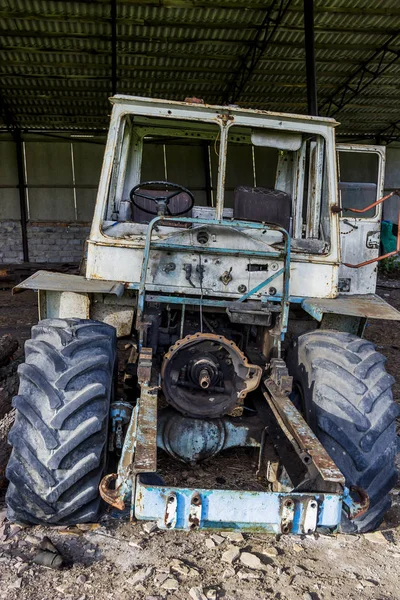 Viejo tractor no utilizado —  Fotos de Stock