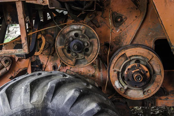 Details of rusty combine harvester — Stock Photo, Image