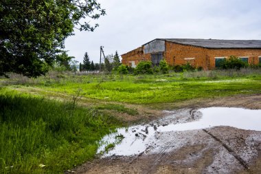 büyük tuğla ahır