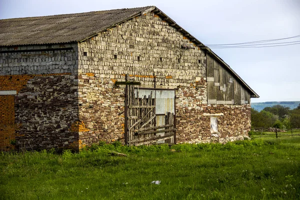 Büyük tuğla ahır — Stok fotoğraf