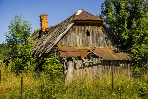 放棄された古い納屋 — ストック写真