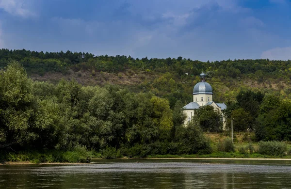 Greek Catholic church in Western Ukraine — Stock Photo, Image