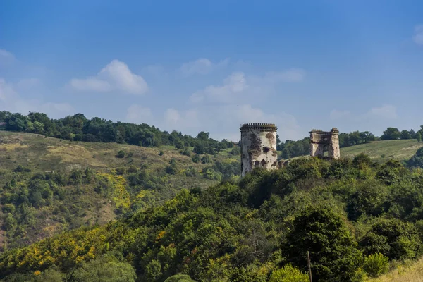 Rovine del vecchio castello — Foto Stock