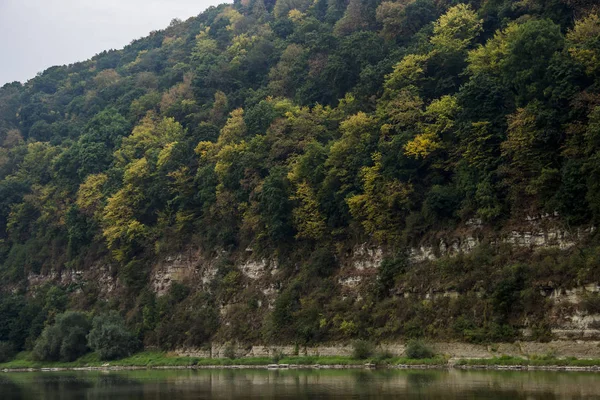 La ribera rocosa del río Dniester — Foto de Stock