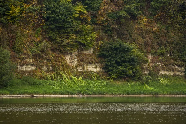 La ribera rocosa del río Dniester — Foto de Stock