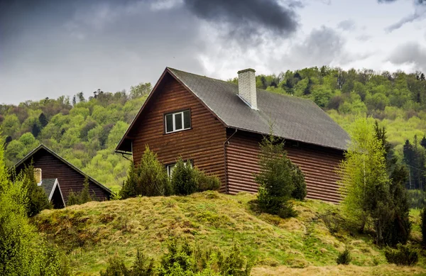 Eenzame houten huis — Stockfoto