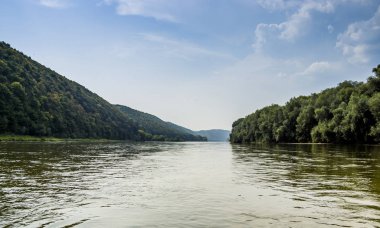 Dinyester Nehri manzarası