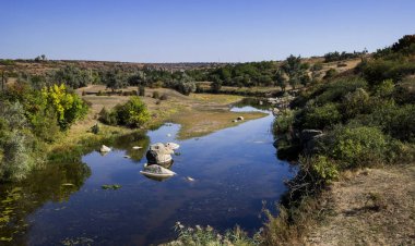 Sessiz sakin bir nehir.