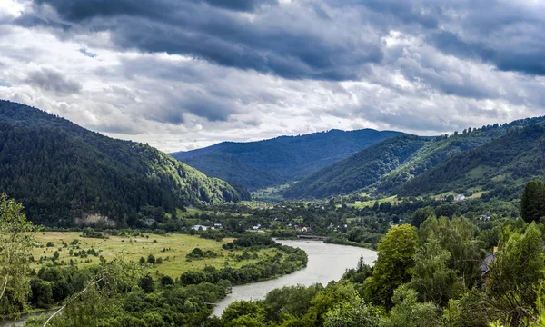 Karpaterna landsbygdens landskap — Stockfoto