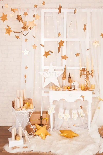 Oro de Navidad y decoraciones blancas — Foto de Stock