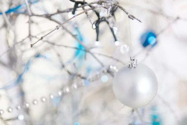 Weihnachtsdekoration in blau und silber — Stockfoto