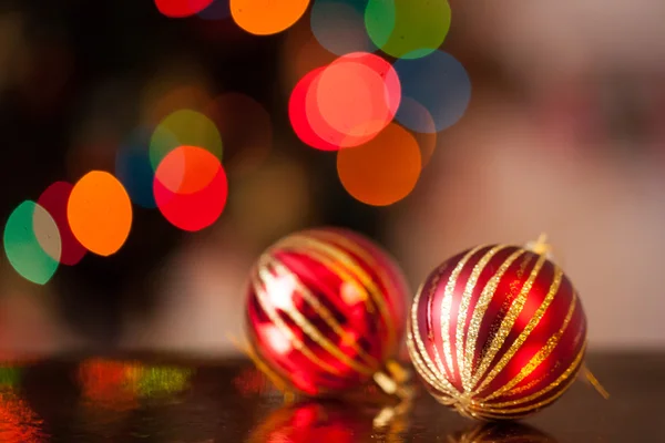 Kerst rode en gouden ballen. Kerst decor — Stockfoto