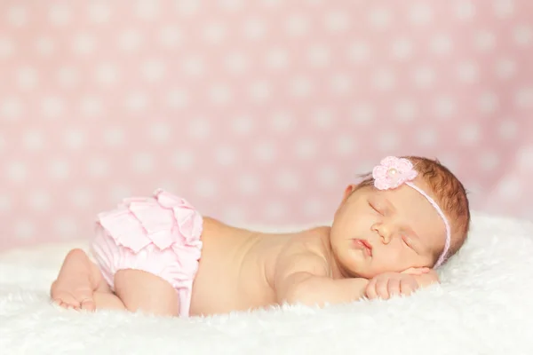 Neonato bambino ragazza dormire — Foto Stock