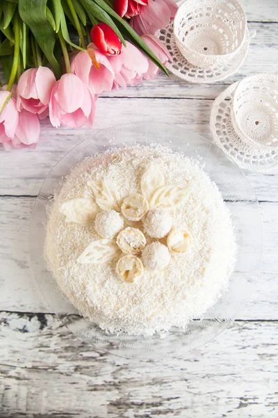 Coconut Cake for a valentines day — Stock Photo, Image