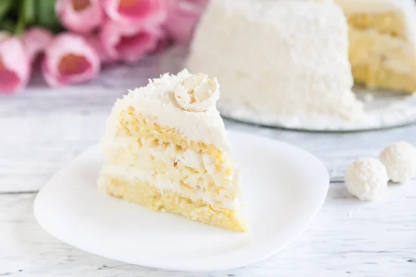 Fetta di torta di cocco — Foto Stock