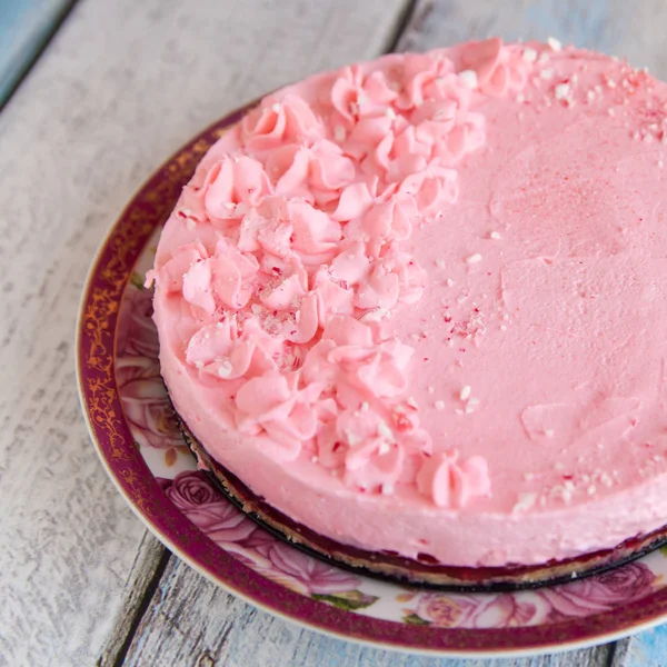 Käsekuchen mit rosa Marshmallow-Flaum — Stockfoto