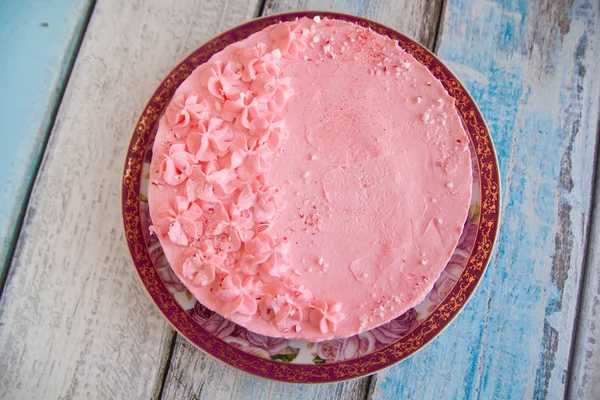 Чизкейк с розовым зефиром — стоковое фото