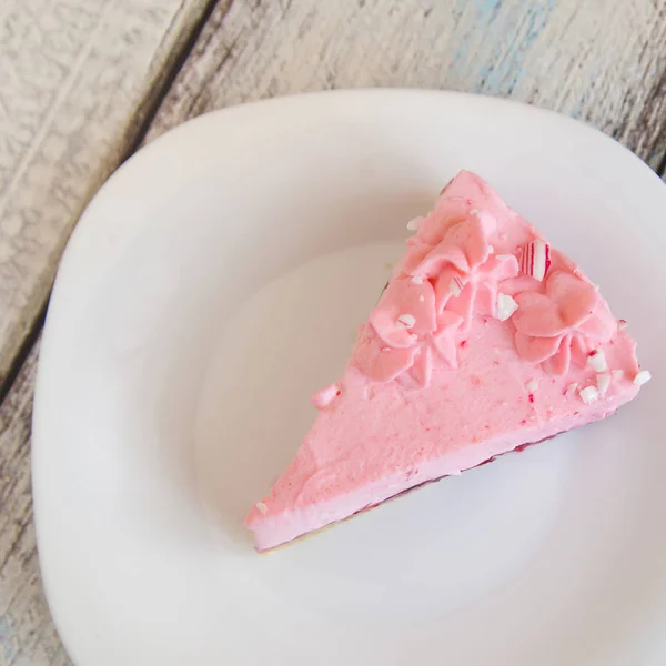 A rózsaszín marshmallow pihe sajttorta — Stock Fotó