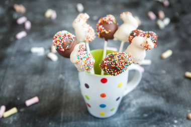 Mutlu Paskalya kek çıkar