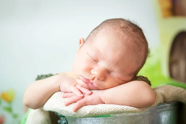 Schlafendes Neugeborenes — Stockfoto