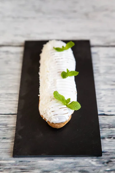 Delicious eclairs. Traditional French dessert — Stock Photo, Image