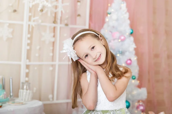 Linda Chica Estudio Decorado Navidad Colores Pastel —  Fotos de Stock