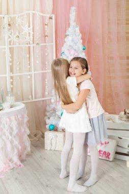 Bir Noel kızlarda studio pastel renklerde dekore edilmiştir.