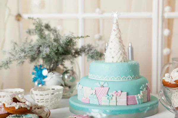 Una Tarta Navidad Estudio Decorado Con Colores Pastel — Foto de Stock