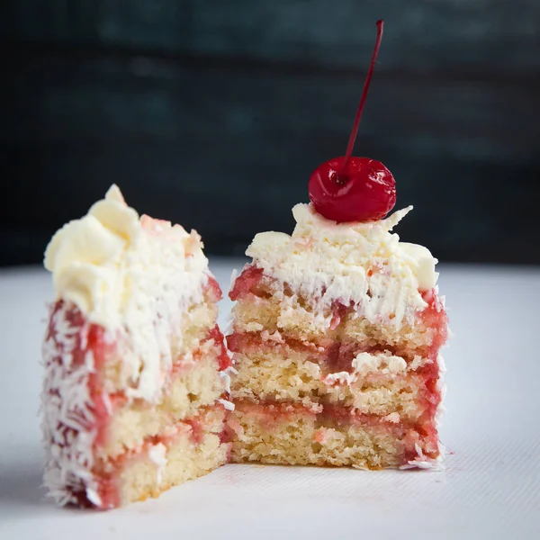 Red Cupcakes Whipped Cream Cherry Coconut Chips — Stock Photo, Image