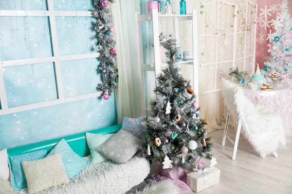 Ein Weihnachtlich Dekoriertes Atelier Pastellfarben — Stockfoto