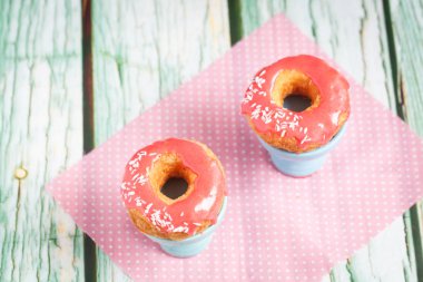 Puf cronuts pembe sır ile