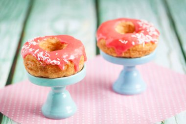 Puf cronuts pembe sır ile