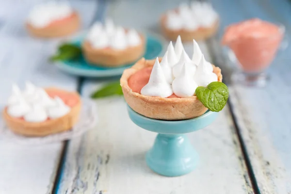 Grapefruit curd tartlets with meringue on top — Stock Photo, Image