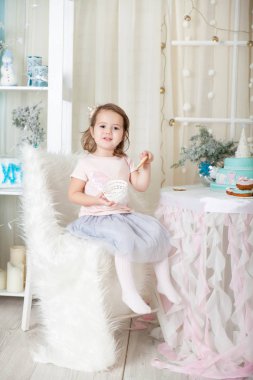 Sevimli kız bir Noel süsleri