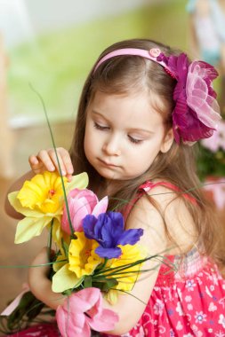 Sevimli kız bir Paskalya Studio