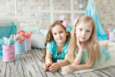 Sevimli kız bir bahar Studio