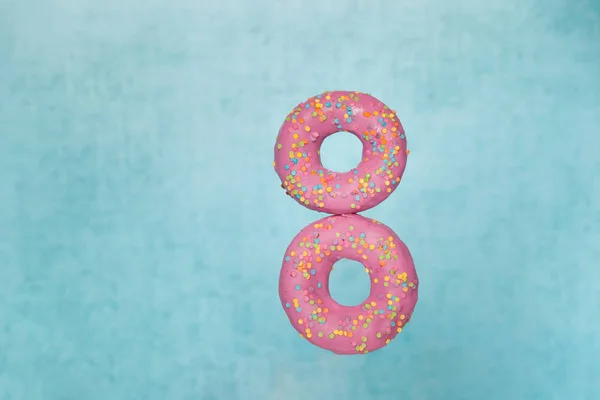 Donuts para oito março — Fotografia de Stock