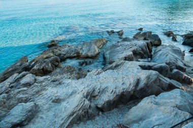 Mallorca sahil üzerinde çıplak kayalar
