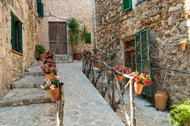 Valldemossa caddede güzel