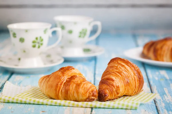 Croissants franceses saborosos para o café da manhã — Fotografia de Stock