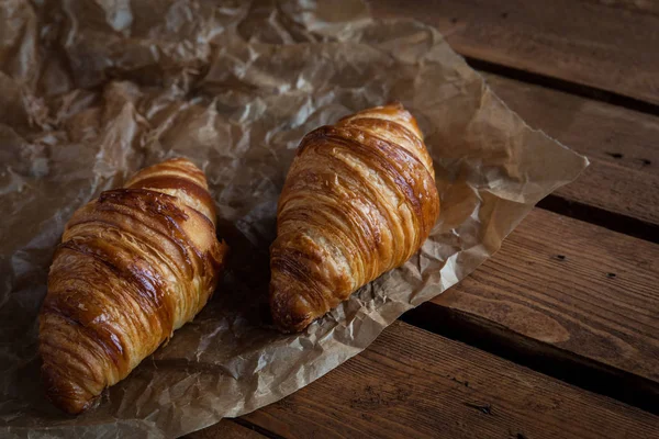 Смачні французькі круасани на сніданок — стокове фото