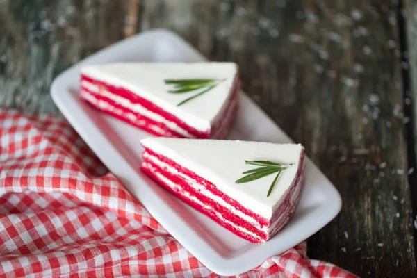 Red velvet cake. Healthy home baking cake without sugar — Stock Photo, Image