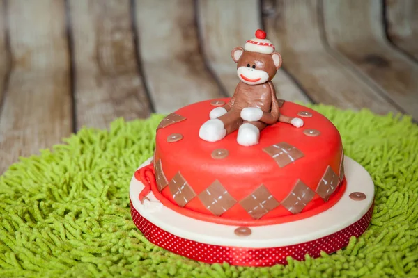 Zoete cake met sock monkey — Stockfoto