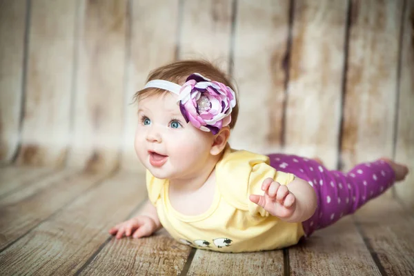 Bonito 6 meses menina — Fotografia de Stock