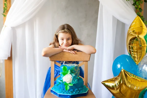 Modemädchen feiert Geburtstag — Stockfoto