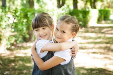 Küçük öğrenciler. Okula geri dön.