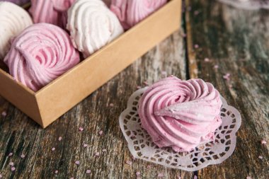 Taze ev yapımı berry zephir