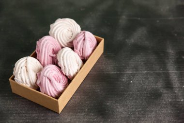 Taze ev yapımı berry zephir